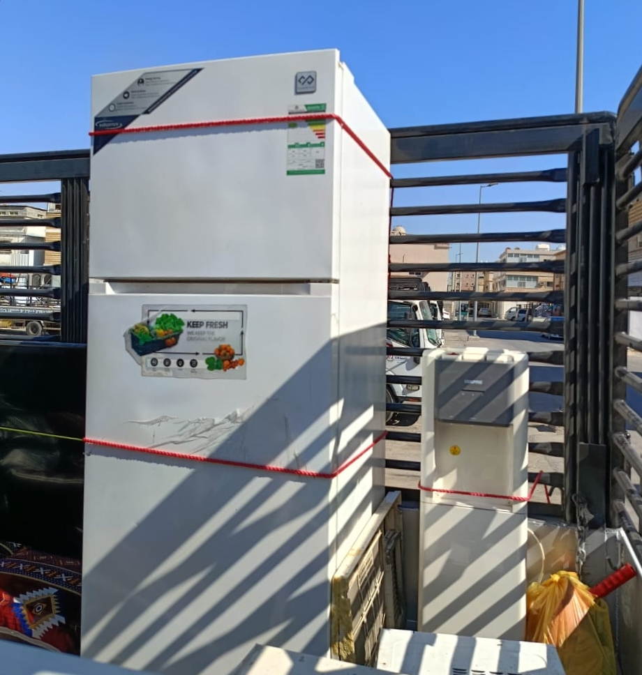 مجموعة من الثلاجات المستعملة